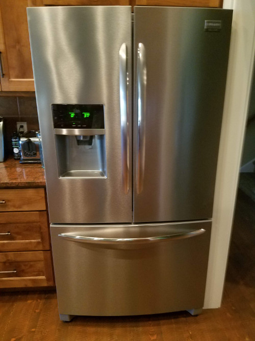 Frigidaire™ Refrigerator, Gas Stove & Dishewasher